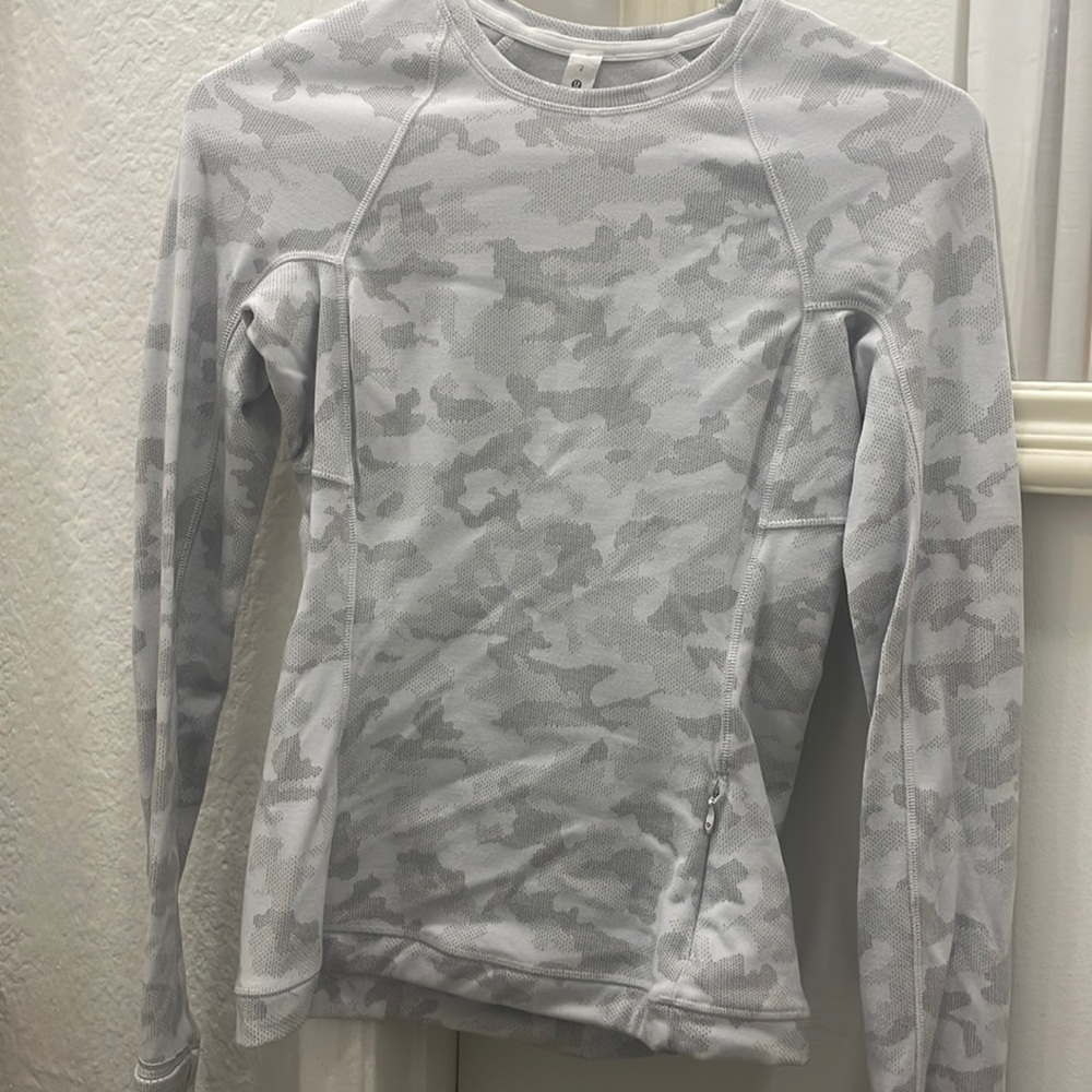 Lululemon Rulu fleece long sleeve never worn! RARE CAMO!